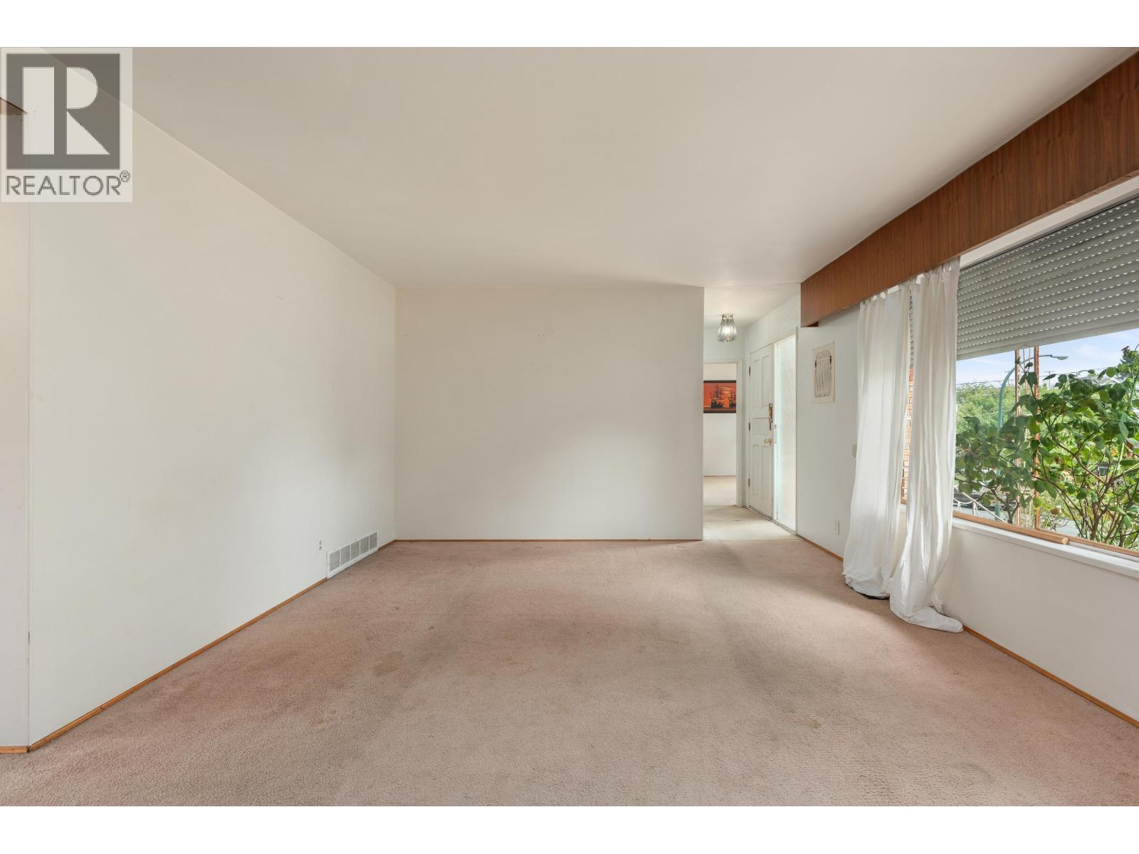 4561 Manor Street, Vancouver, British Columbia  V5R 3X4 - Photo 4 - R3161004