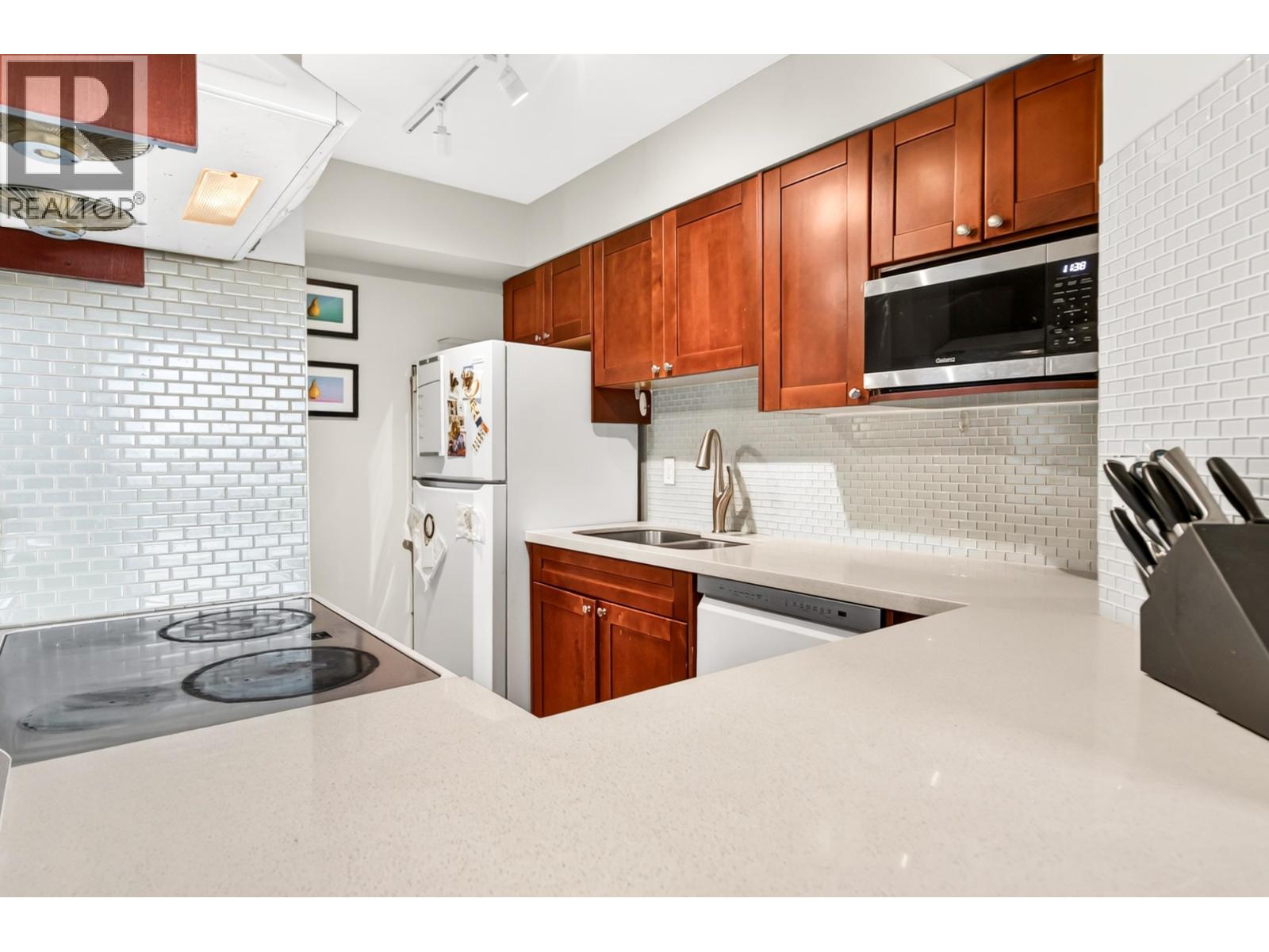 1601 3771 Bartlett Court, Burnaby, British Columbia  V3J 7G8 - Photo 9 - R3160969