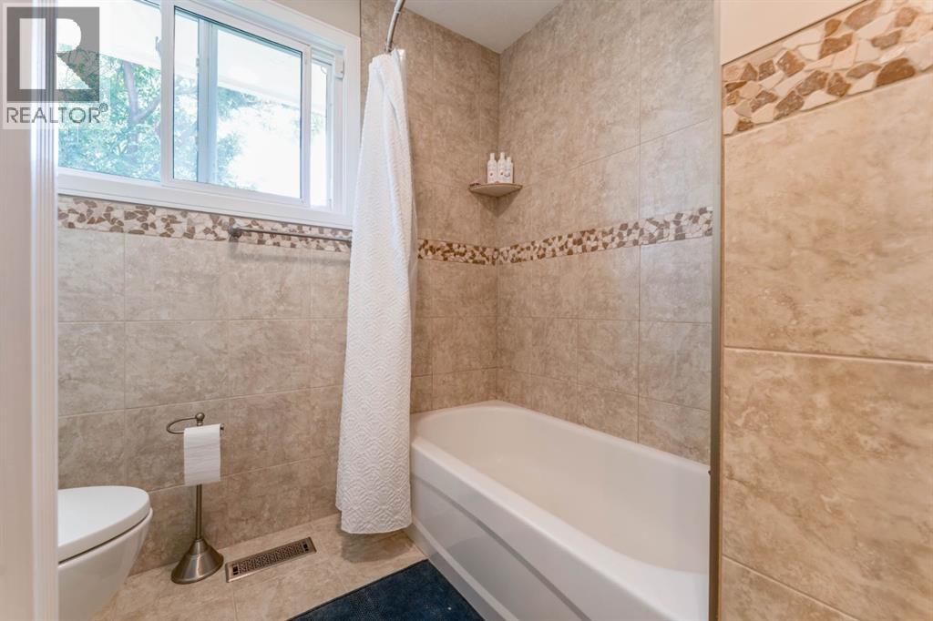 1004 Huntercove Place Nw, Calgary, Alberta  T2K 4S3 - Photo 24 - A2339545