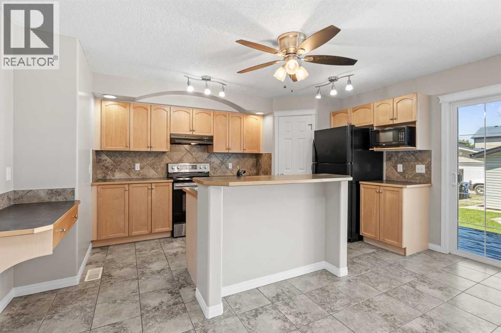 28 Saddlebrook Gardens Ne, Calgary, Alberta  T3J 5M6 - Photo 8 - A2325561
