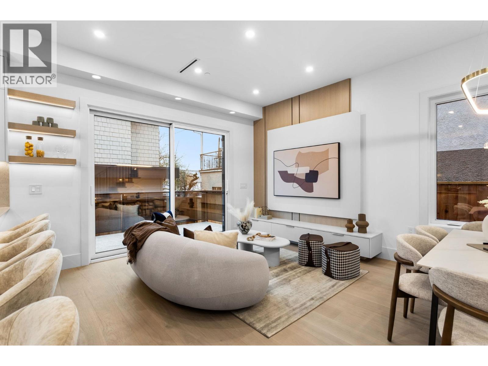 2 3275 GRAVELEY STREET, Vancouver, British Columbia