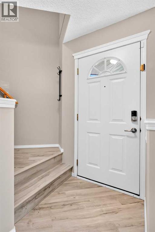 22 Cramond Crescent Se, Calgary, Alberta  T3M 1B7 - Photo 3 - A2341689