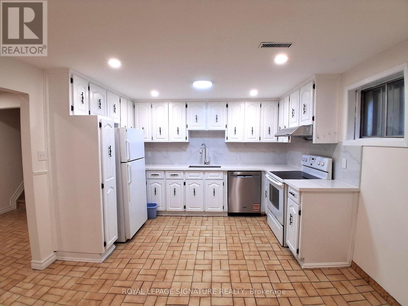 Lower Bsmt - 4170 Sunset Valley Court, Mississauga, Ontario L4W 3L5 - Photo 15 - W13713768