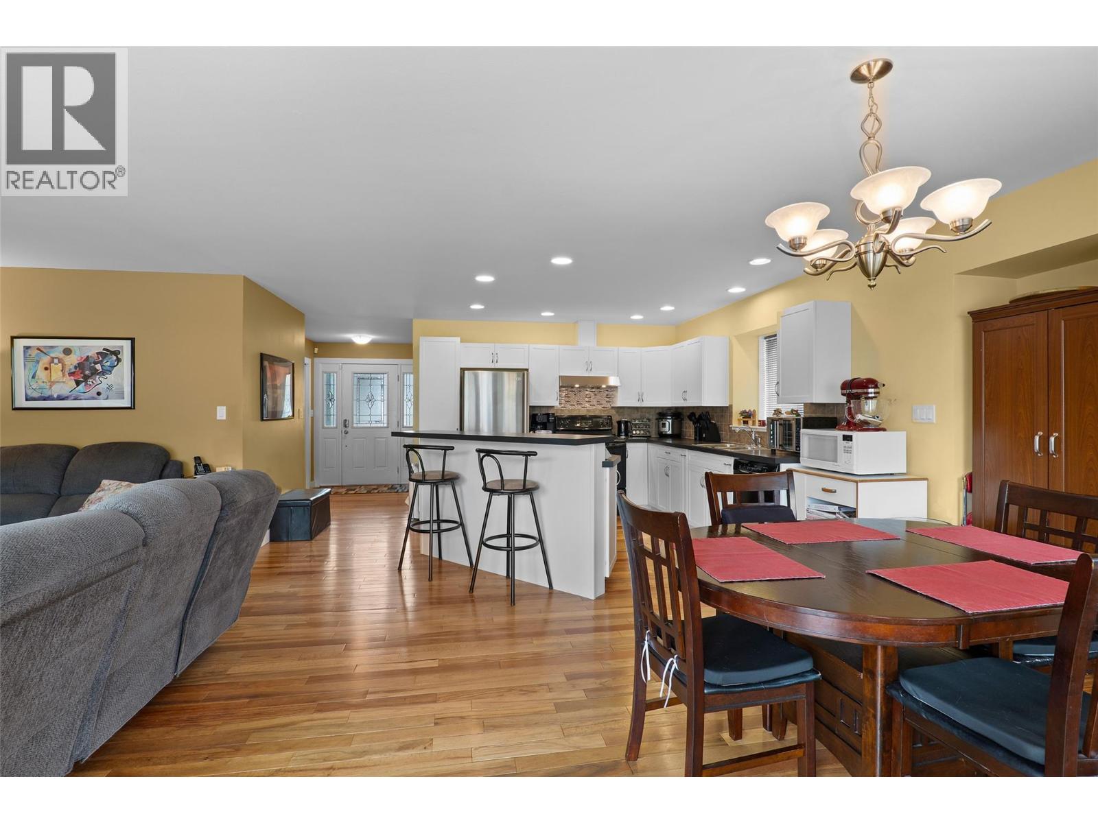 7304 Rambler Place, Kamloops, British Columbia  V2C 6Z1 - Photo 3 - 10399654