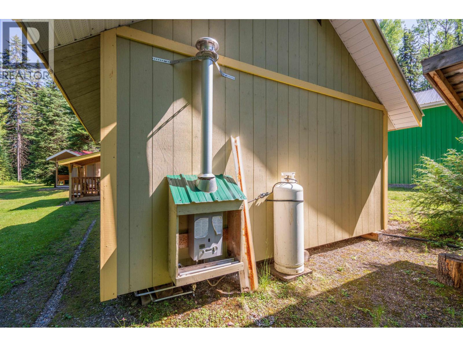 4490 Bowron Lake Road, Wells, British Columbia  V0K 2R0 - Photo 24 - R3160674