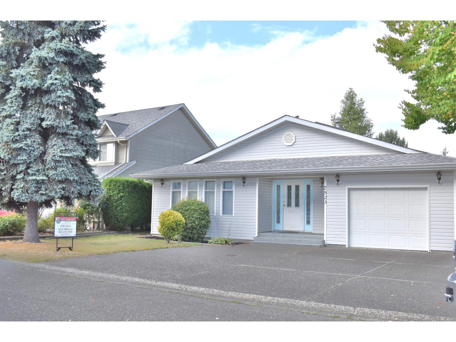 7523 Garnet Drive, Sardis West Vedder, Chilliwack, British Columbia  V2R 3A9 - Photo 2 - R3161035