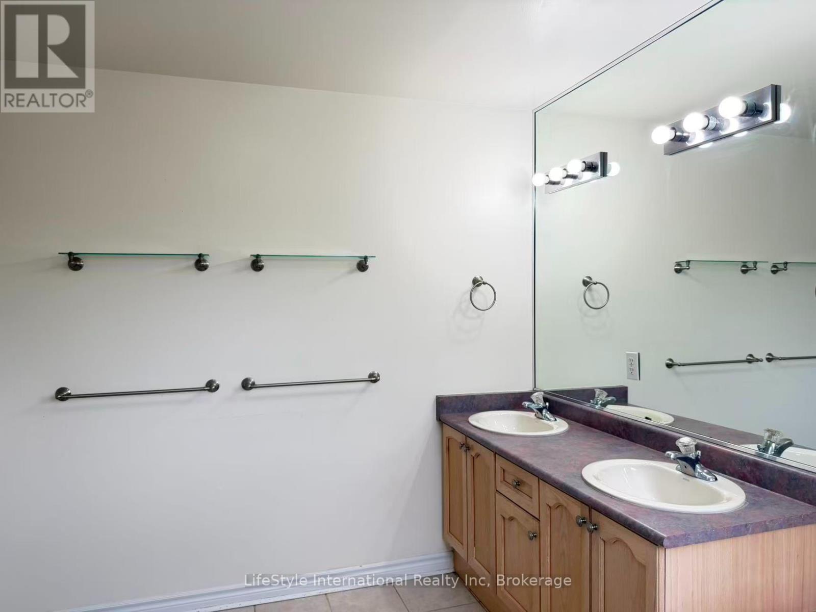Main Unit - 16 Lynch Circle, Guelph, Ontario  N1L 1R5 - Photo 27 - X13737694