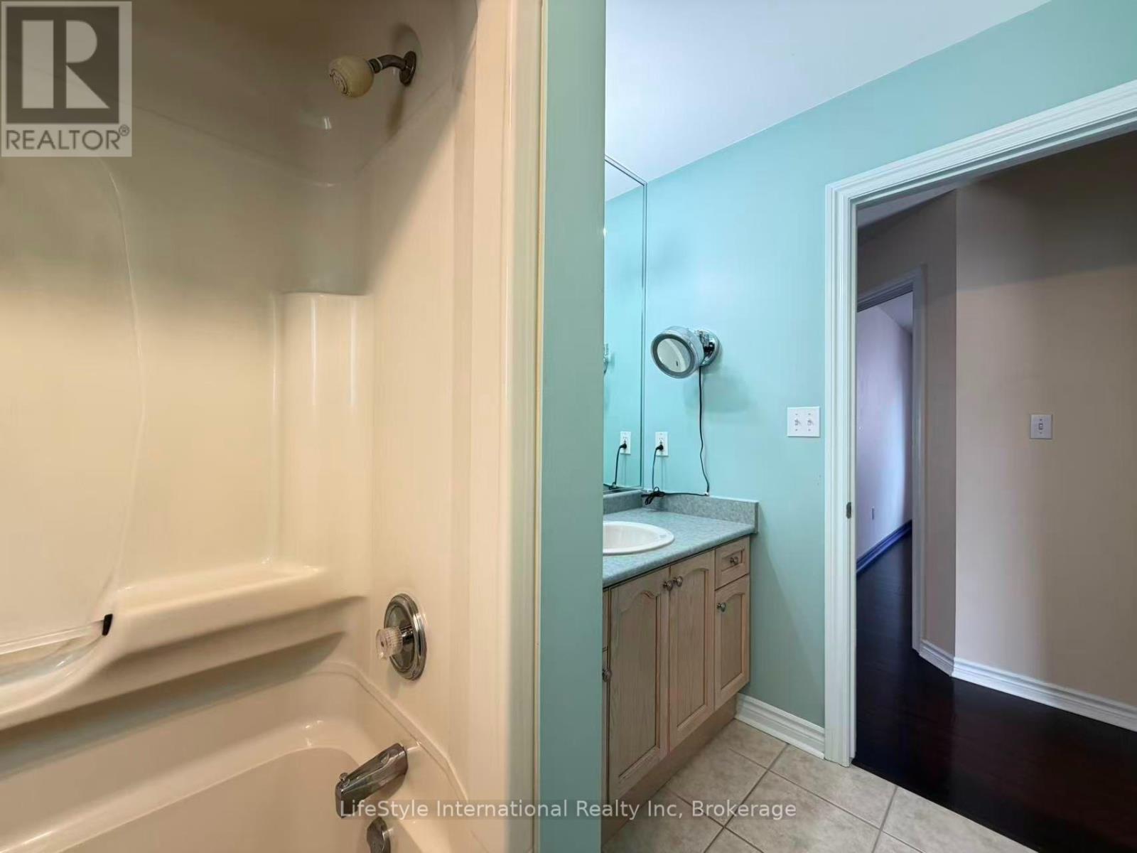 Main Unit - 16 Lynch Circle, Guelph, Ontario  N1L 1R5 - Photo 31 - X13737694