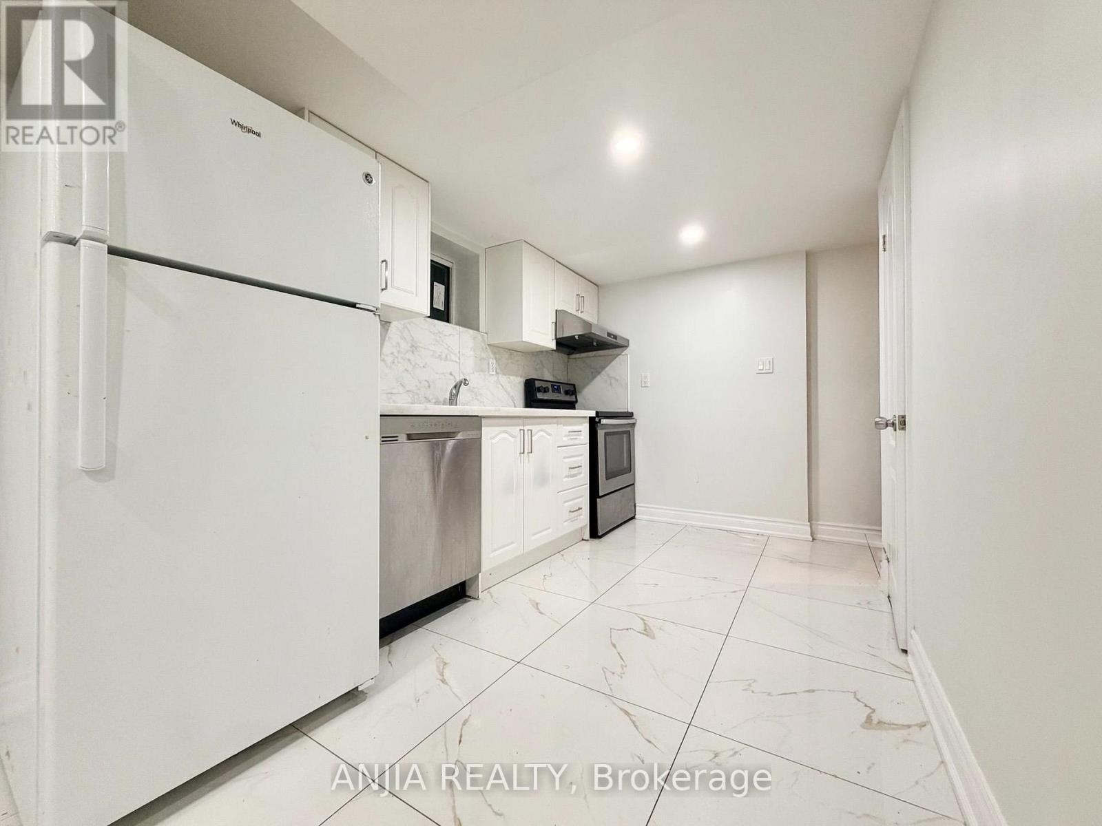 77 Nash Drive, Toronto, Ontario  M3M 2L6 - Photo 21 - W13712514