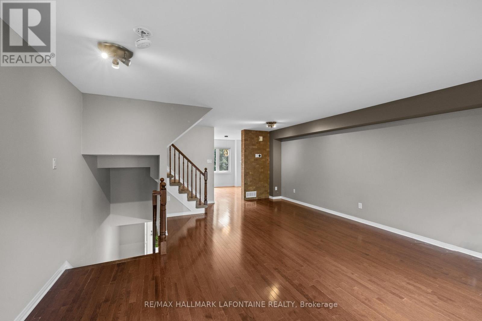 556 Burleigh Private, Ottawa, Ontario  K1J 1J9 - Photo 11 - X13703244