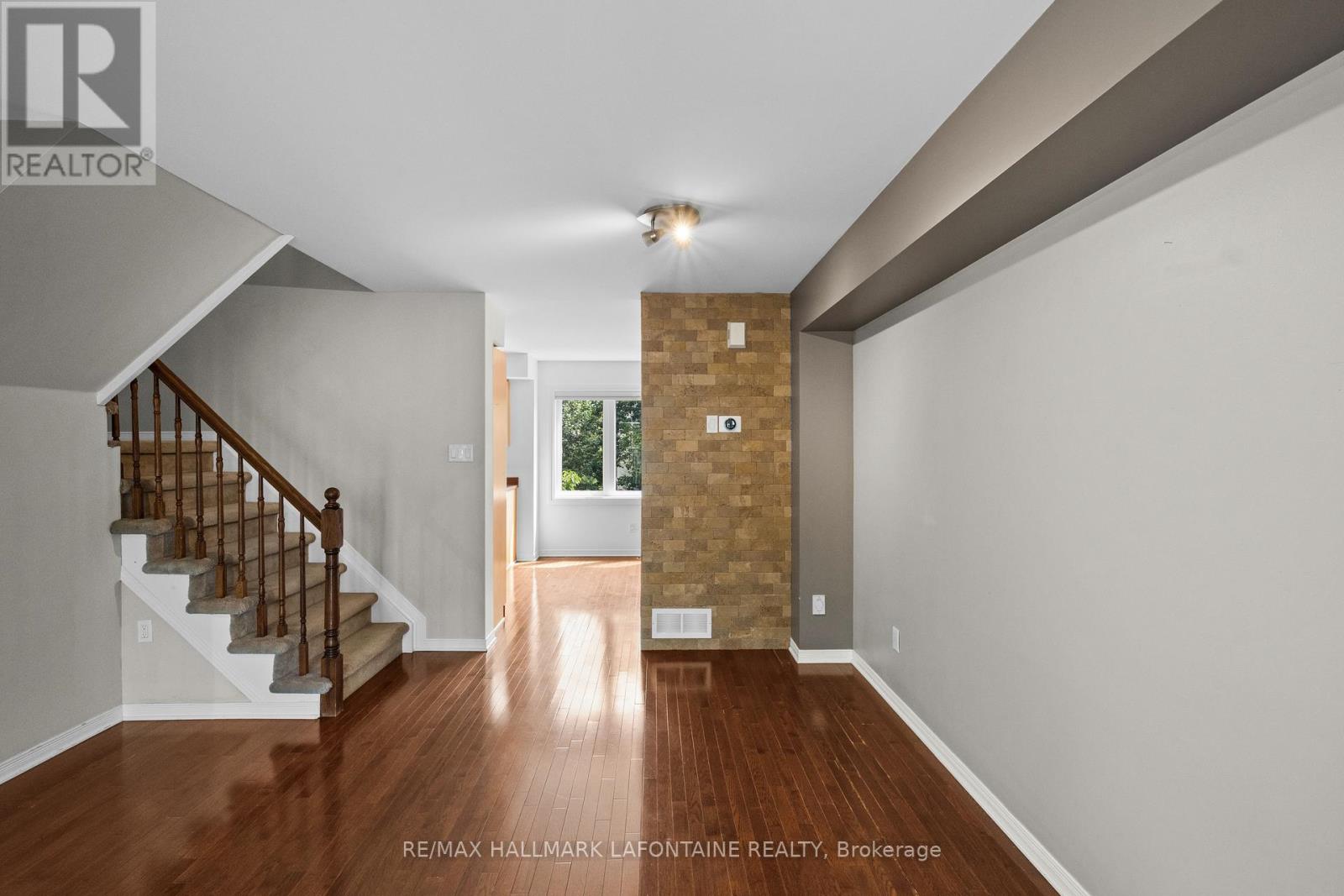 556 Burleigh Private, Ottawa, Ontario  K1J 1J9 - Photo 17 - X13703244