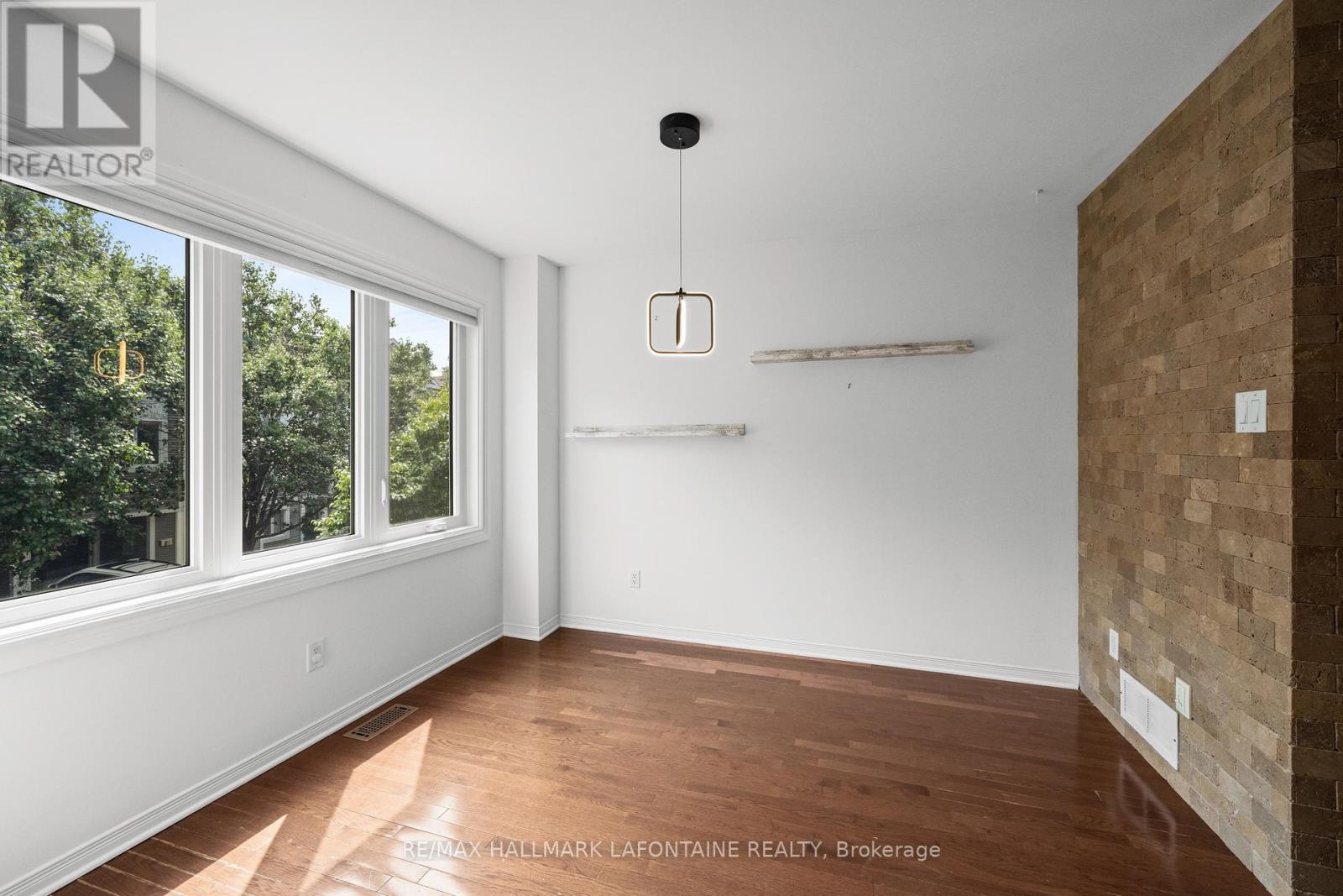 556 Burleigh Private, Ottawa, Ontario  K1J 1J9 - Photo 21 - X13703244