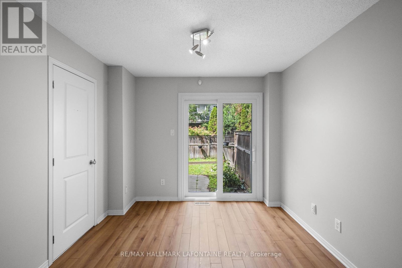 556 Burleigh Private, Ottawa, Ontario K1J 1J9 - Photo 5 - X13703244