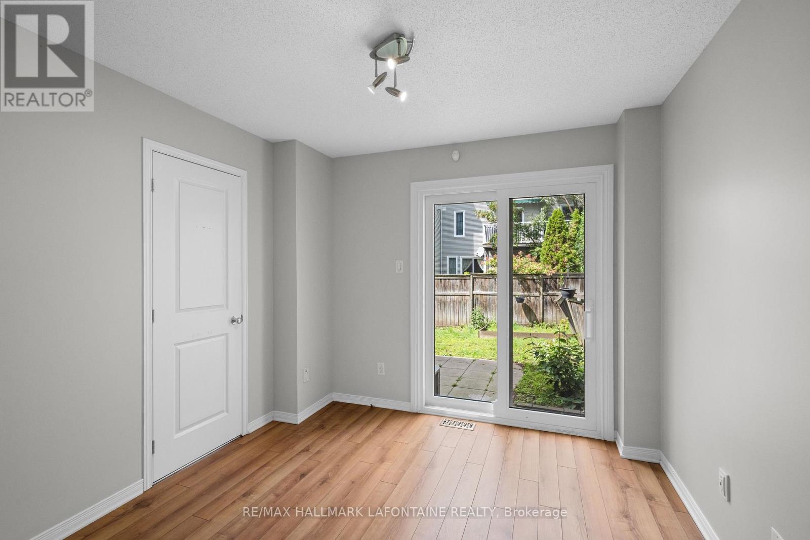 556 Burleigh Private, Ottawa, Ontario K1J 1J9 - Photo 6 - X13703244
