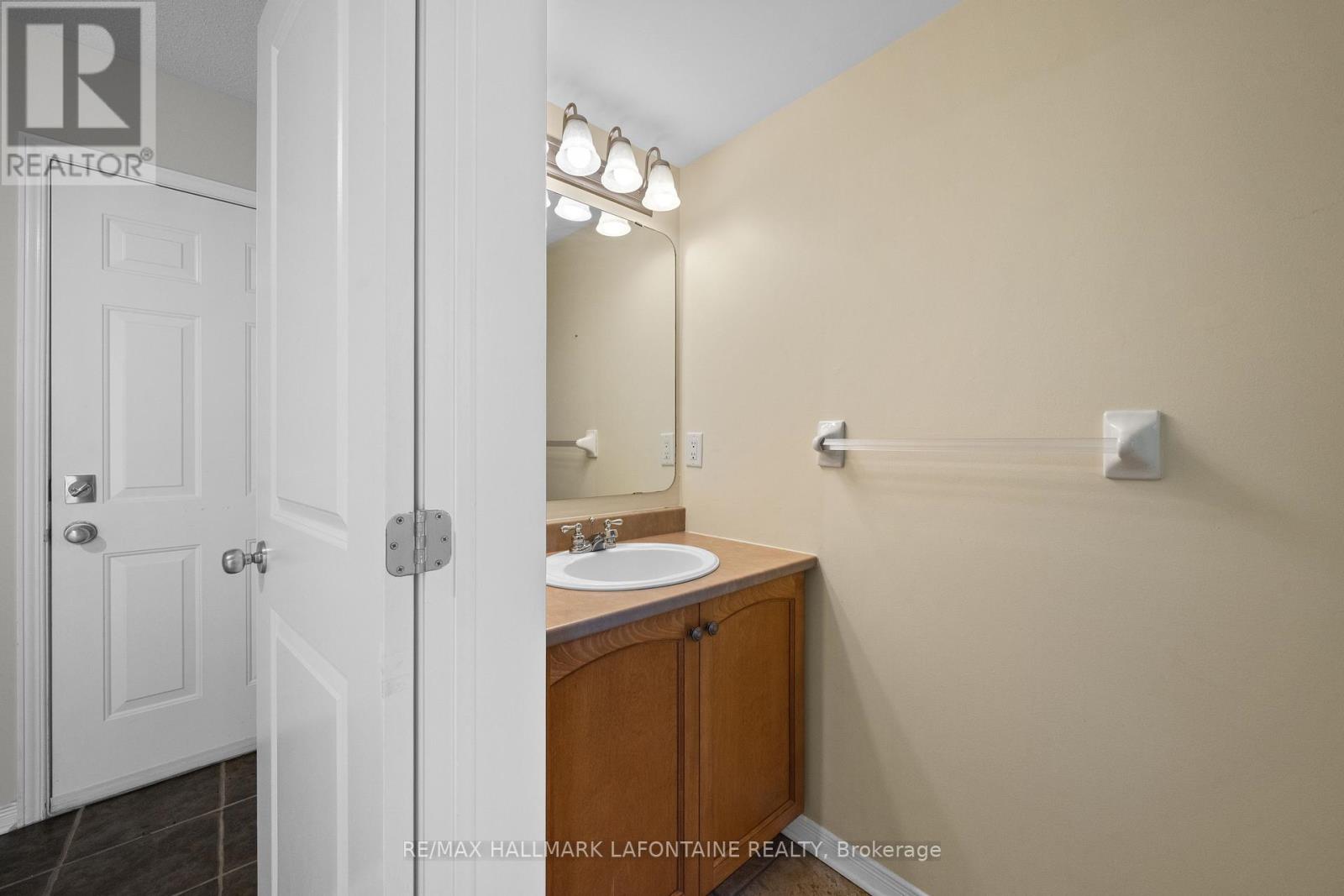 556 Burleigh Private, Ottawa, Ontario  K1J 1J9 - Photo 8 - X13703244