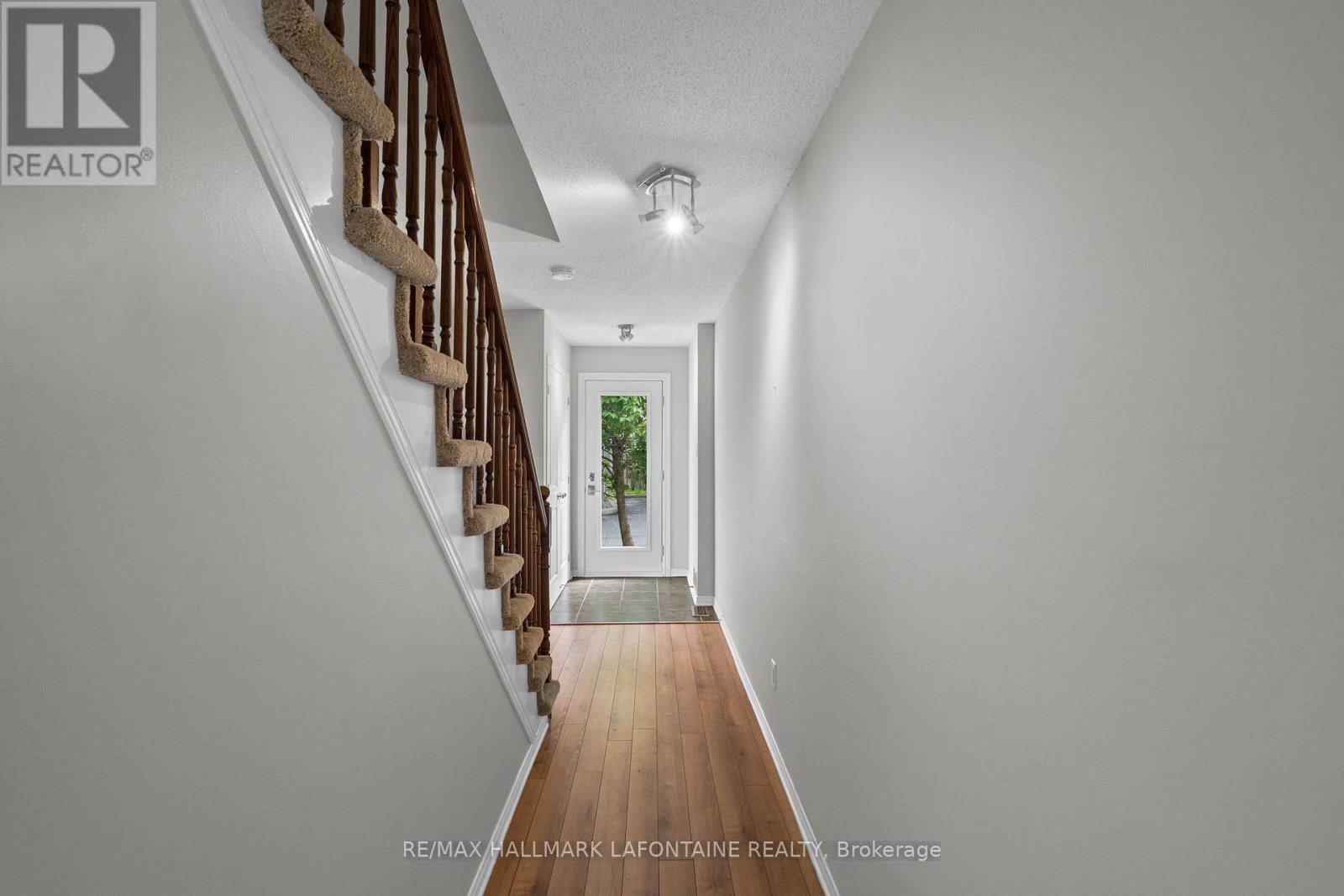 556 Burleigh Private, Ottawa, Ontario  K1J 1J9 - Photo 9 - X13703244