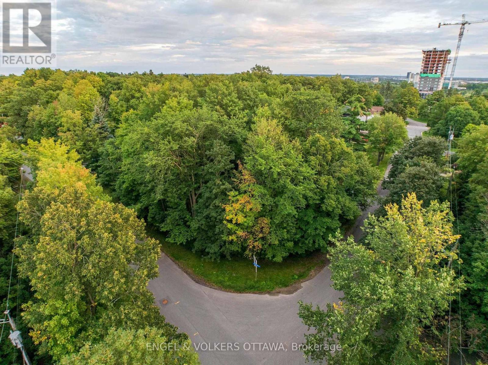 8 Davidson Drive, Ottawa, Ontario K1J 7J9 - Photo 3 - X13738816