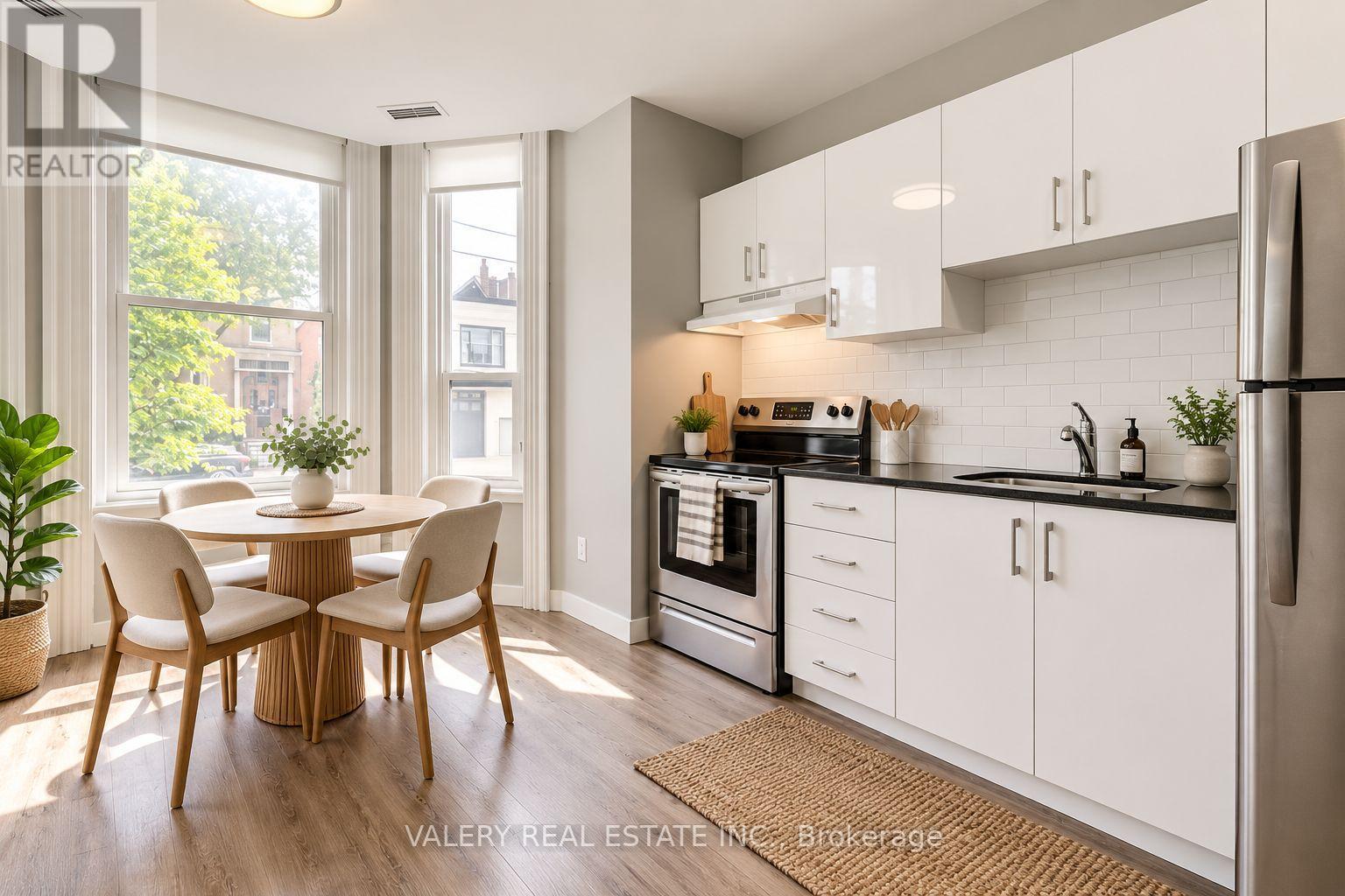 4 - 205 GERRARD STREET E