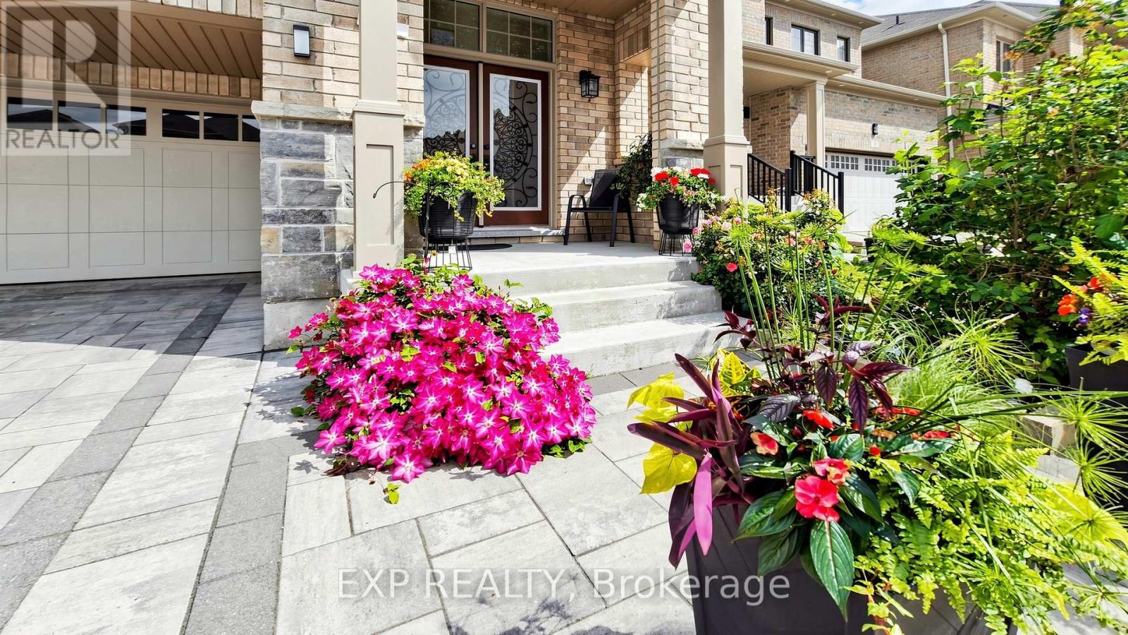 34 Buttonleaf Crescent, Whitchurch-Stouffville, Ontario  L4A 4P5 - Photo 2 - N13738830