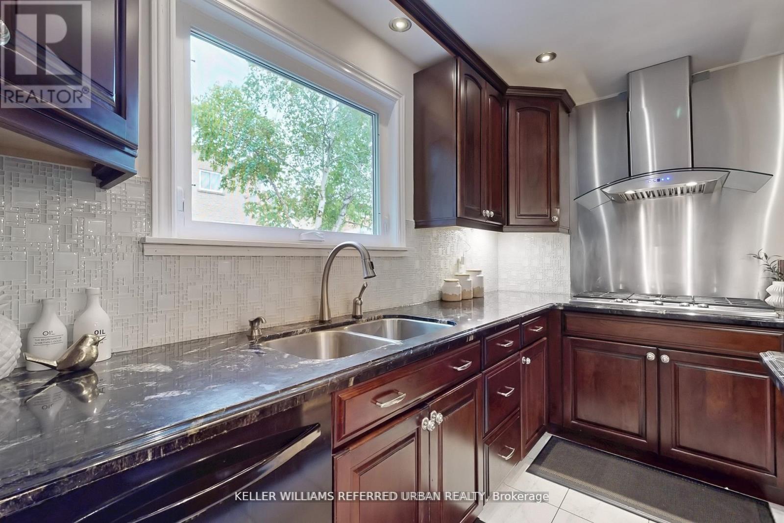 158 Walton Drive, Aurora, Ontario  L4G 3R8 - Photo 11 - N13738922