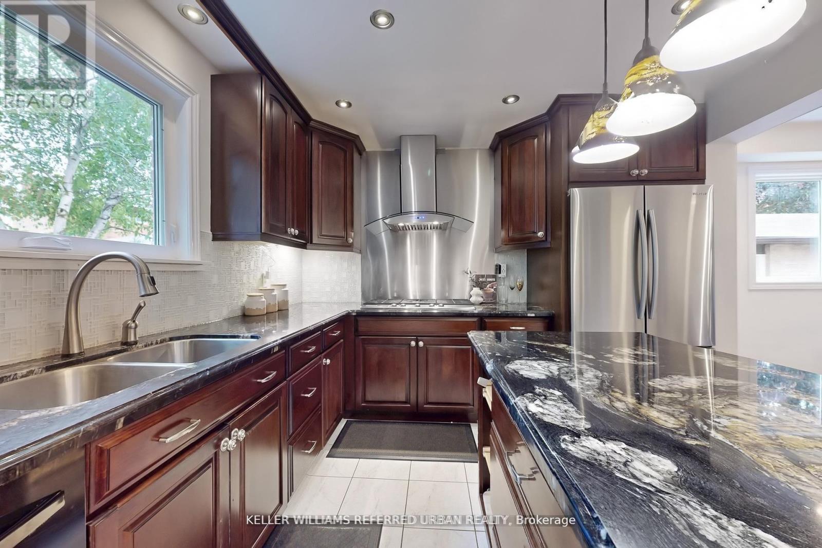 158 Walton Drive, Aurora, Ontario  L4G 3R8 - Photo 12 - N13738922
