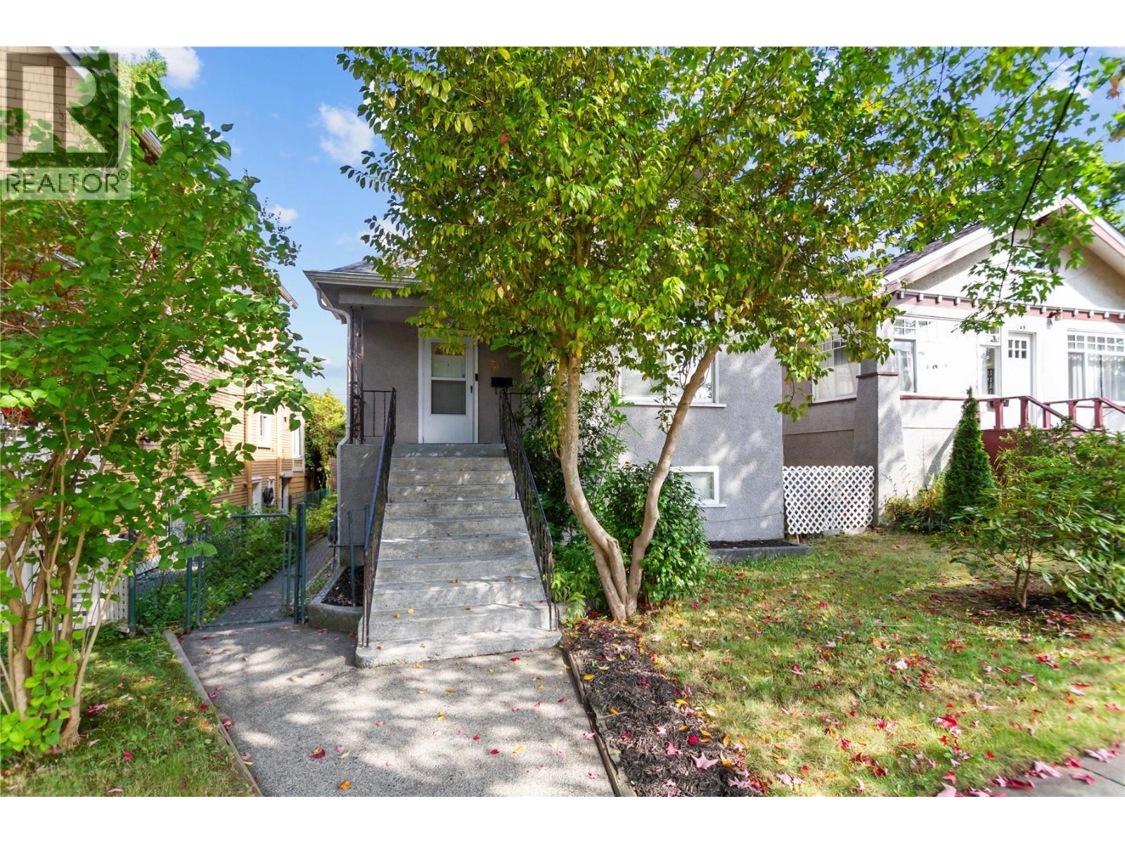 2461 DUNDAS STREET, vancouver, British Columbia