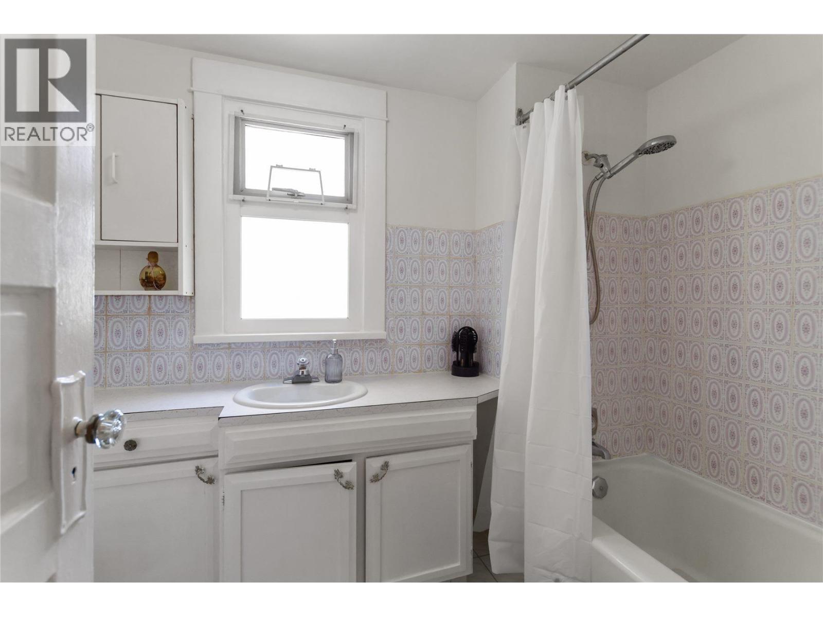 2461 Dundas Street, Vancouver, British Columbia  V5K 1P5 - Photo 13 - R3161015
