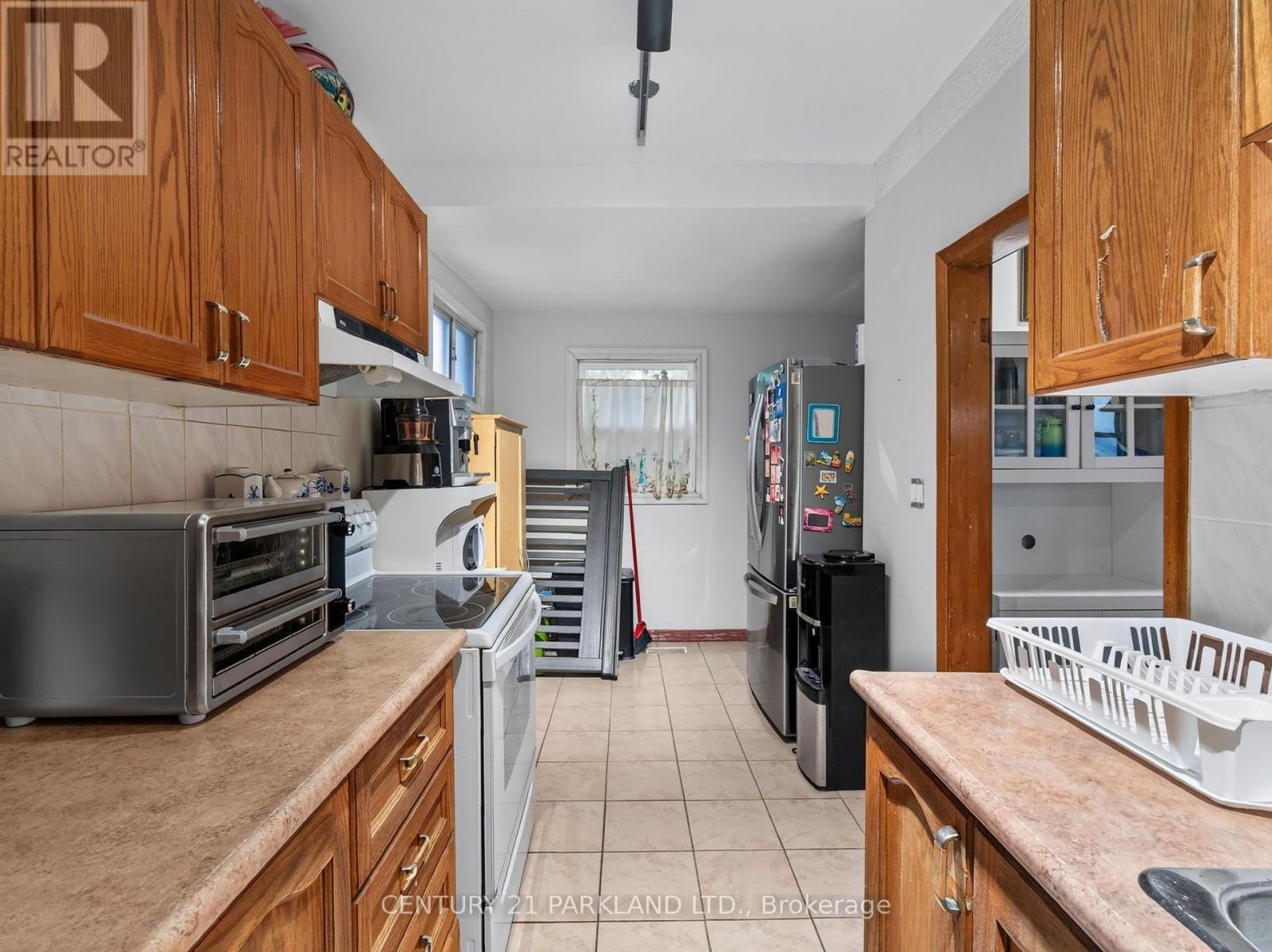 323 Nairn Avenue, Toronto, Ontario  M6E 4H9 - Photo 10 - W13738780