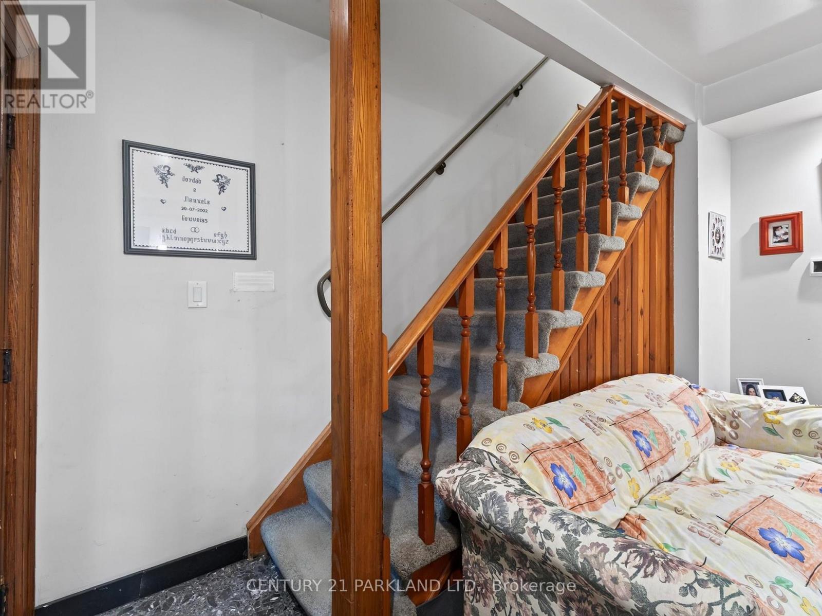 323 Nairn Avenue, Toronto, Ontario  M6E 4H9 - Photo 11 - W13738780