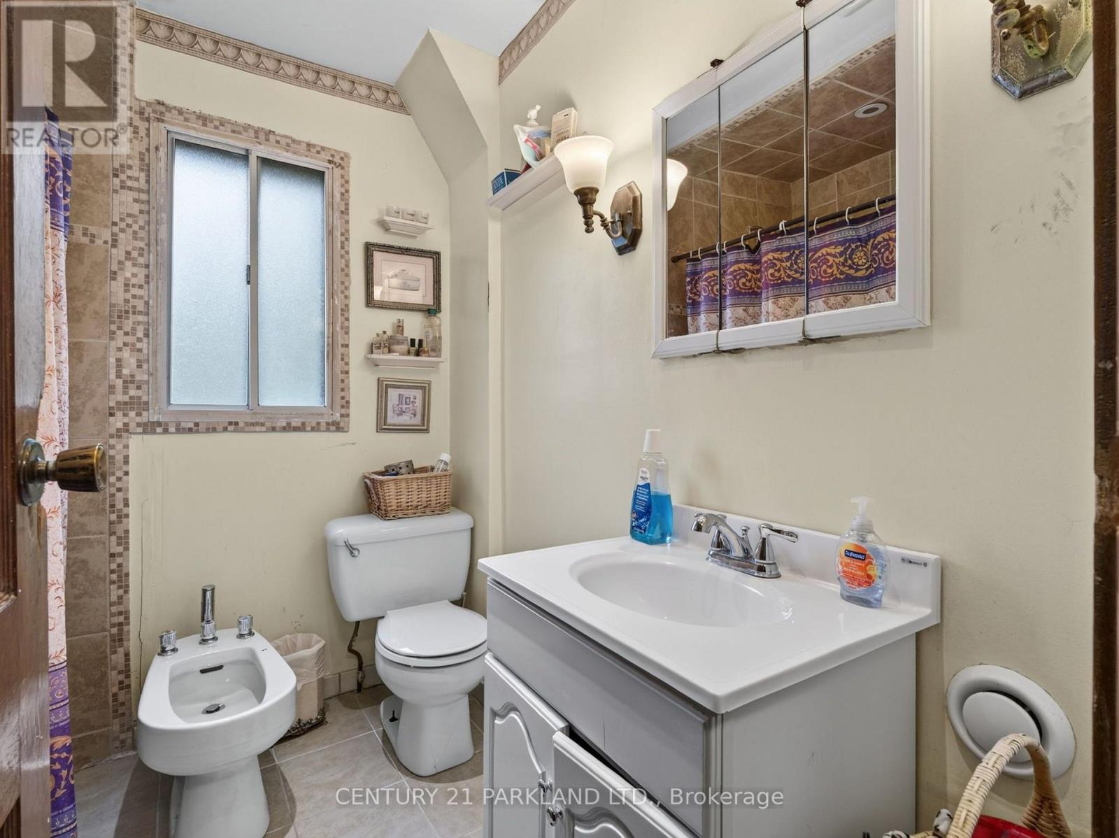 323 Nairn Avenue, Toronto, Ontario  M6E 4H9 - Photo 12 - W13738780