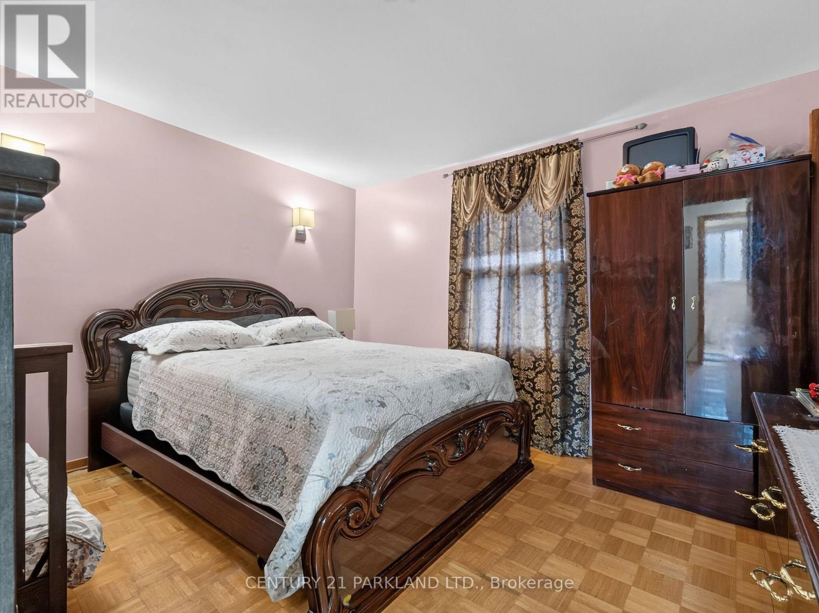 323 Nairn Avenue, Toronto, Ontario  M6E 4H9 - Photo 13 - W13738780