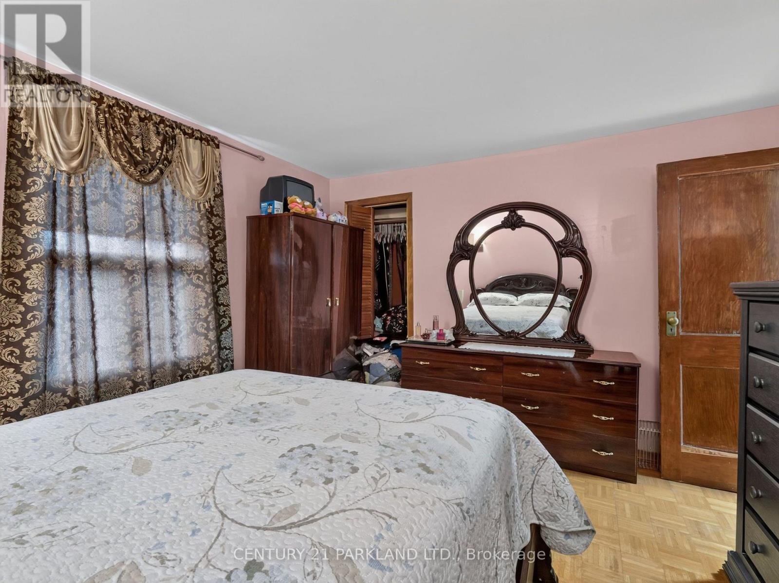323 Nairn Avenue, Toronto, Ontario  M6E 4H9 - Photo 15 - W13738780