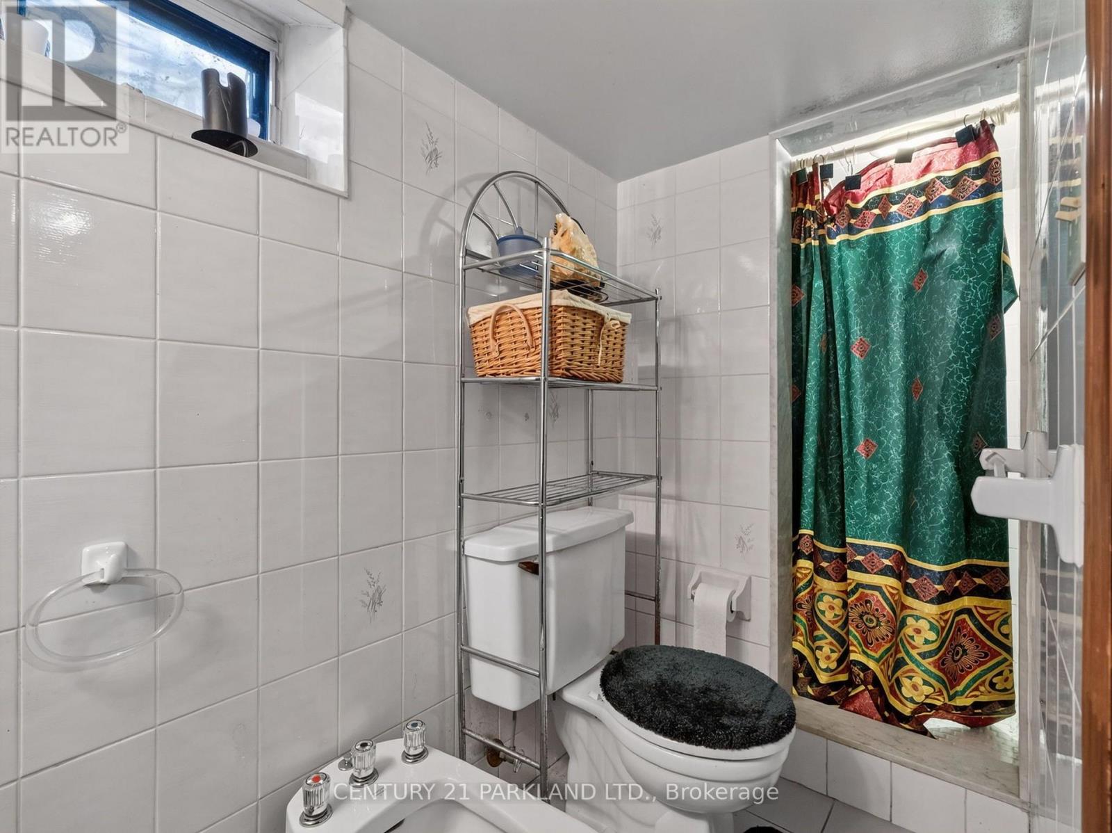323 Nairn Avenue, Toronto, Ontario  M6E 4H9 - Photo 18 - W13738780