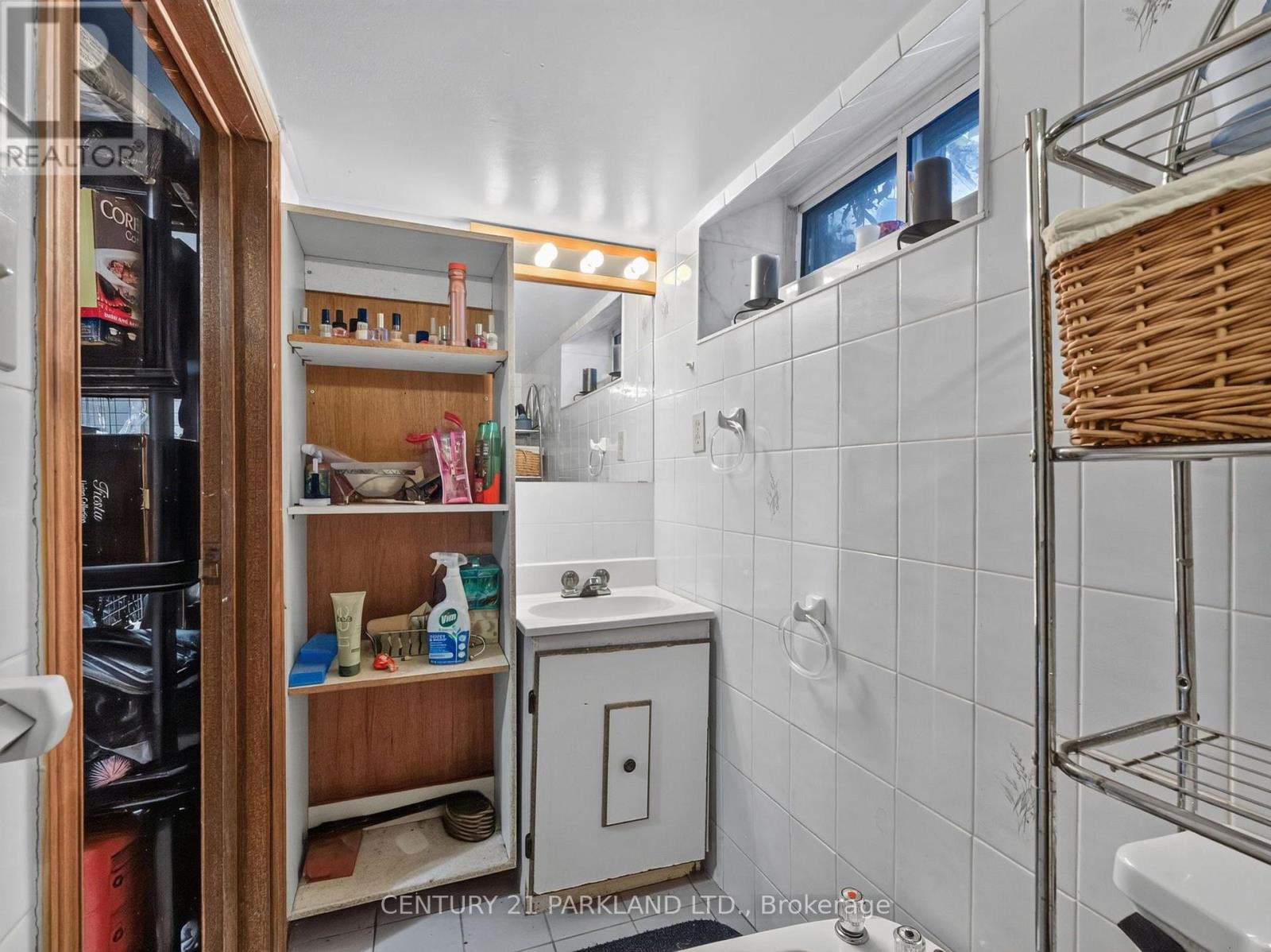 323 Nairn Avenue, Toronto, Ontario  M6E 4H9 - Photo 19 - W13738780