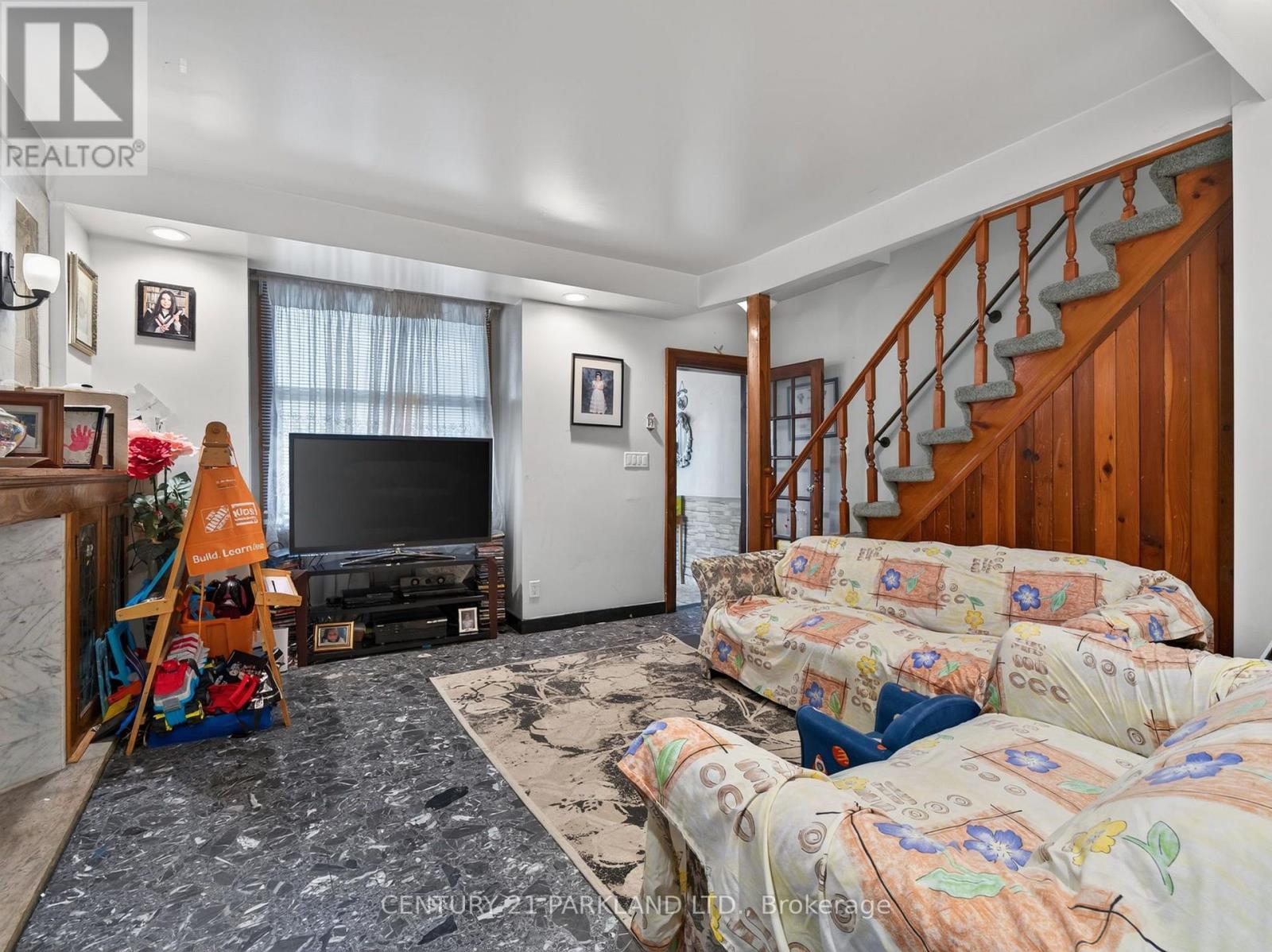 323 Nairn Avenue, Toronto, Ontario  M6E 4H9 - Photo 2 - W13738780