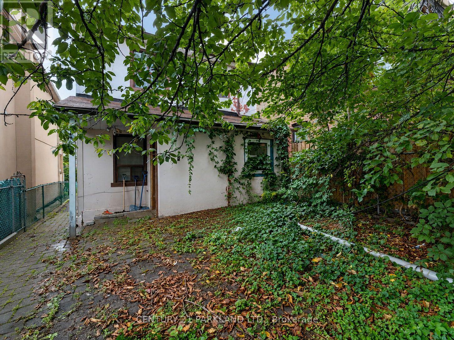 323 Nairn Avenue, Toronto, Ontario  M6E 4H9 - Photo 25 - W13738780