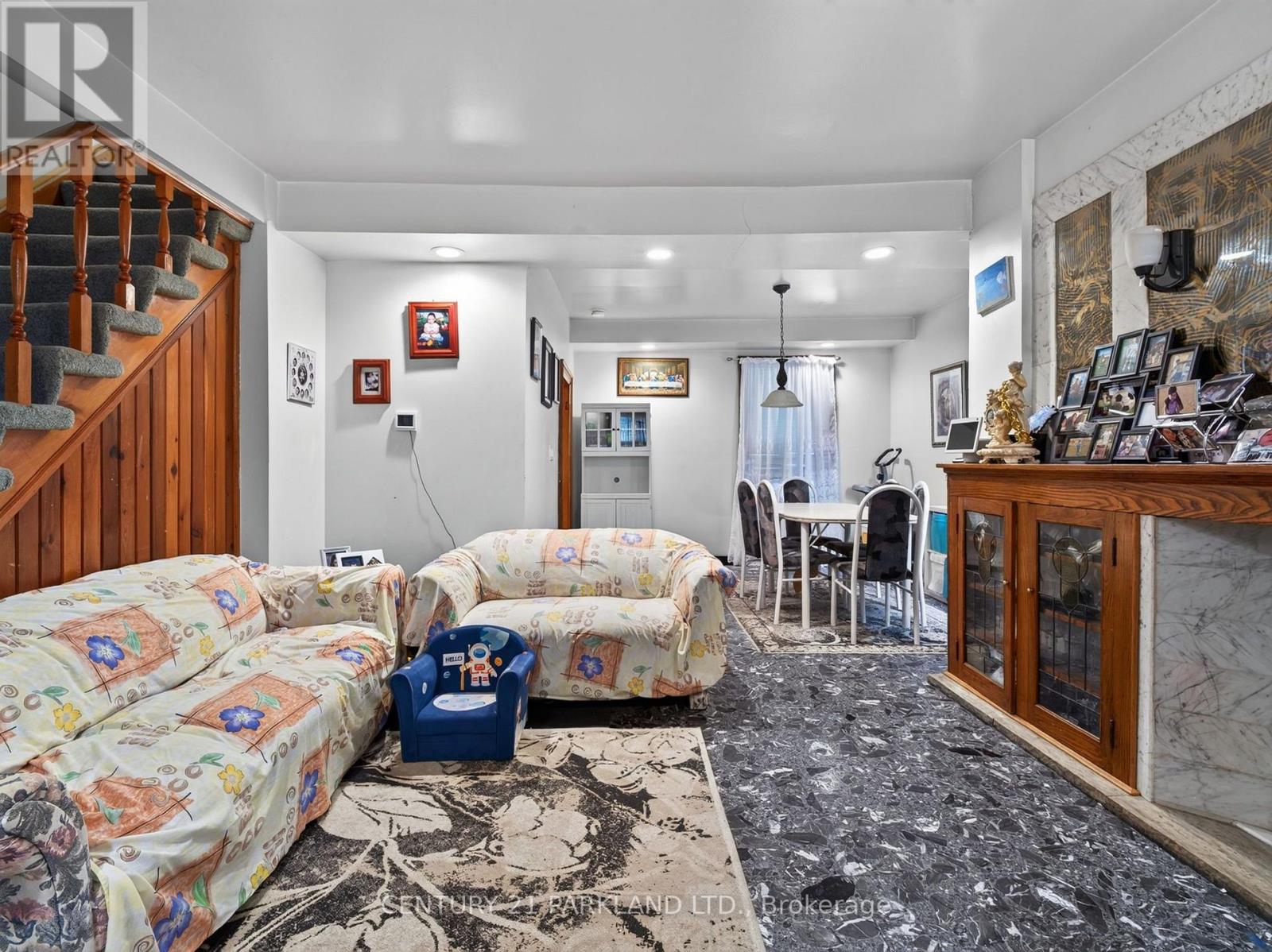 323 Nairn Avenue, Toronto, Ontario  M6E 4H9 - Photo 4 - W13738780