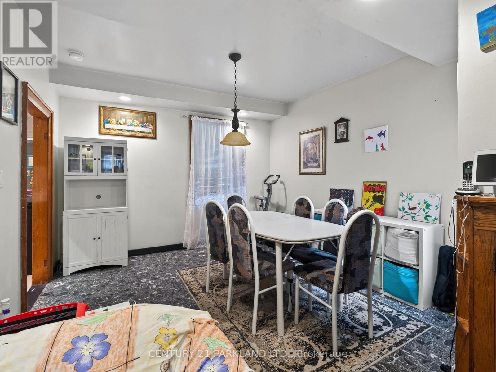 323 Nairn Avenue, Toronto, Ontario  M6E 4H9 - Photo 5 - W13738780