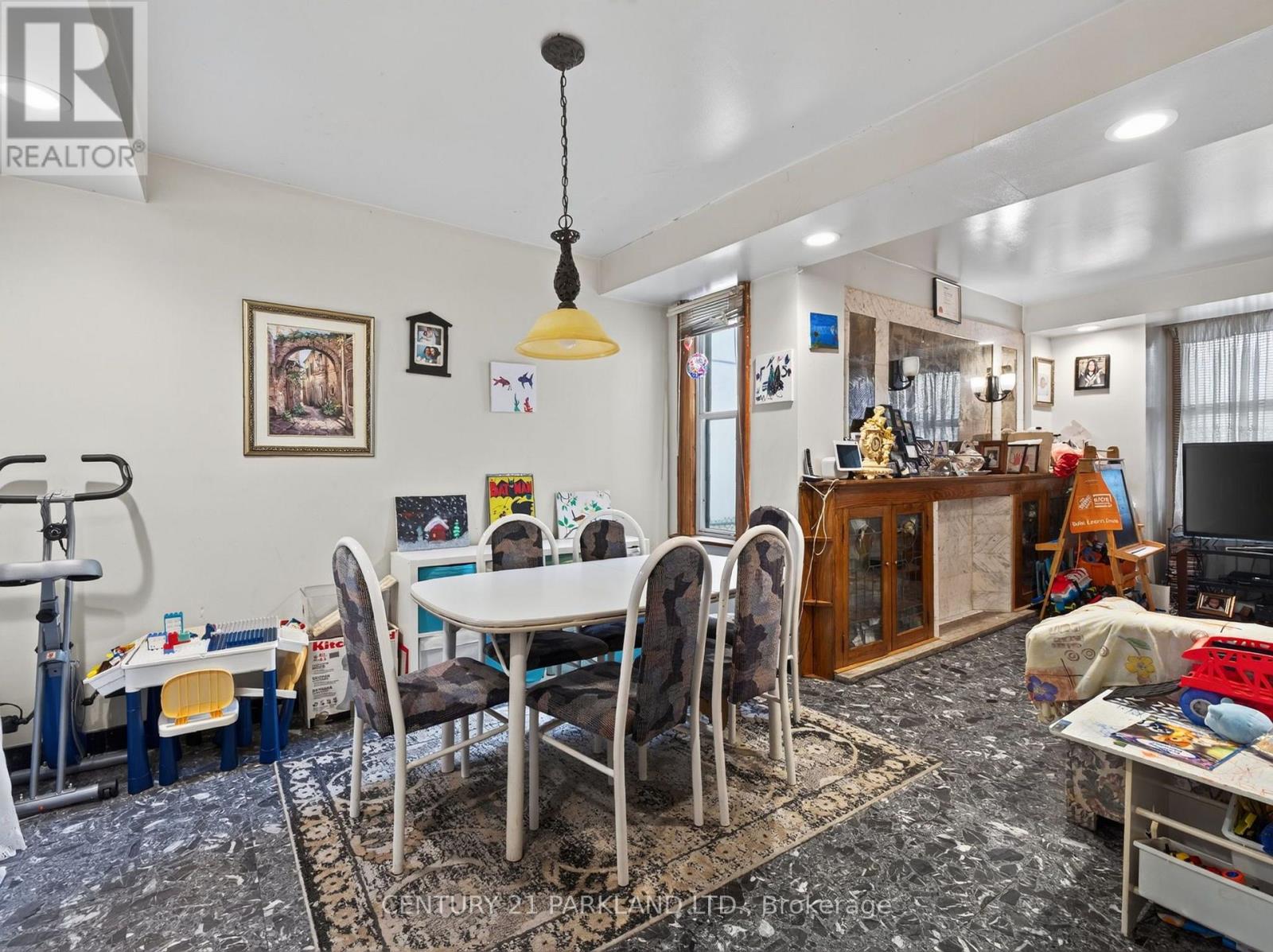 323 Nairn Avenue, Toronto, Ontario  M6E 4H9 - Photo 7 - W13738780