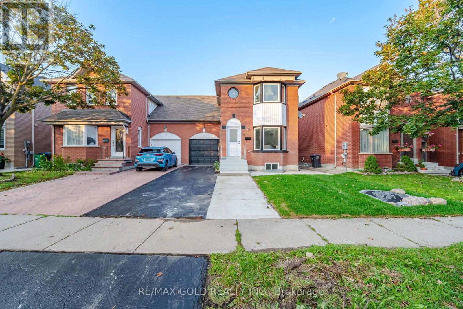 29 Fern Valley Crescent, Brampton, Ontario  L6R 1K7 - Photo 2 - W13738836