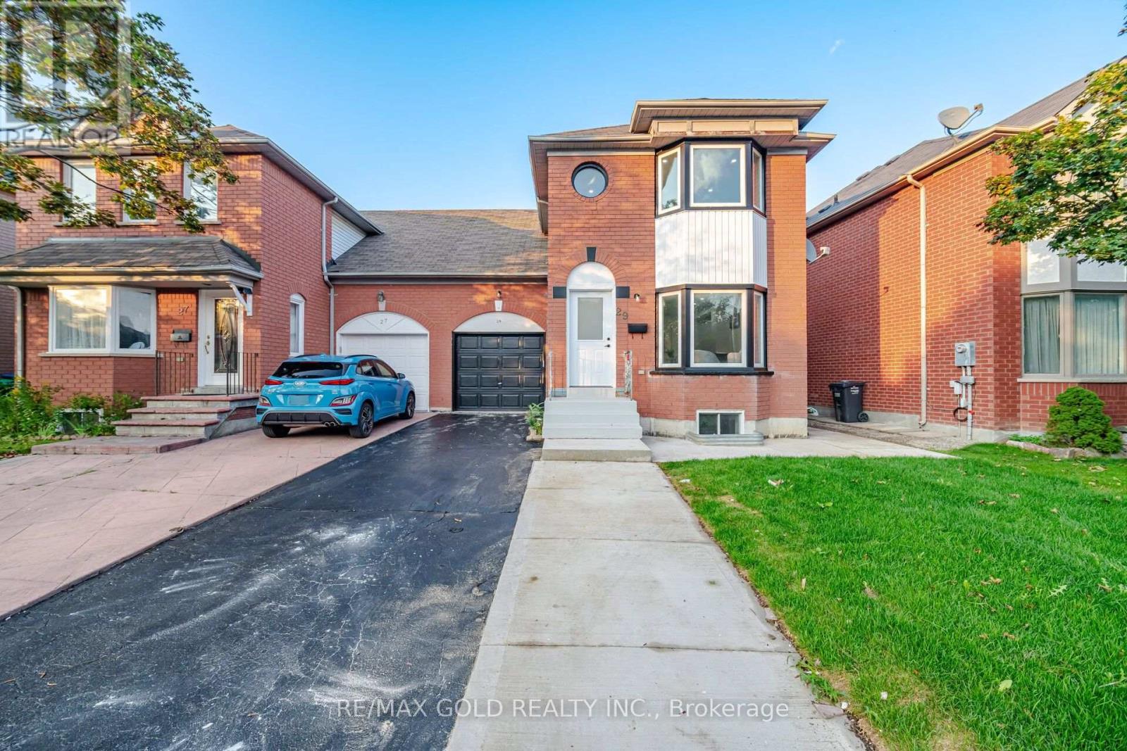 29 Fern Valley Crescent, Brampton, Ontario  L6R 1K7 - Photo 4 - W13738836