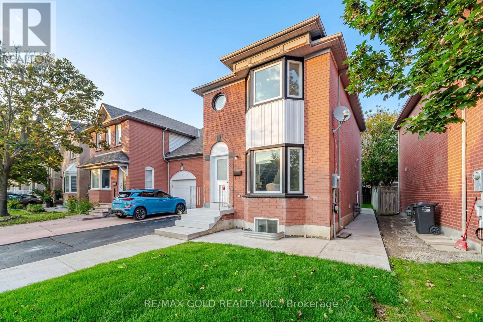 29 Fern Valley Crescent, Brampton, Ontario  L6R 1K7 - Photo 5 - W13738836