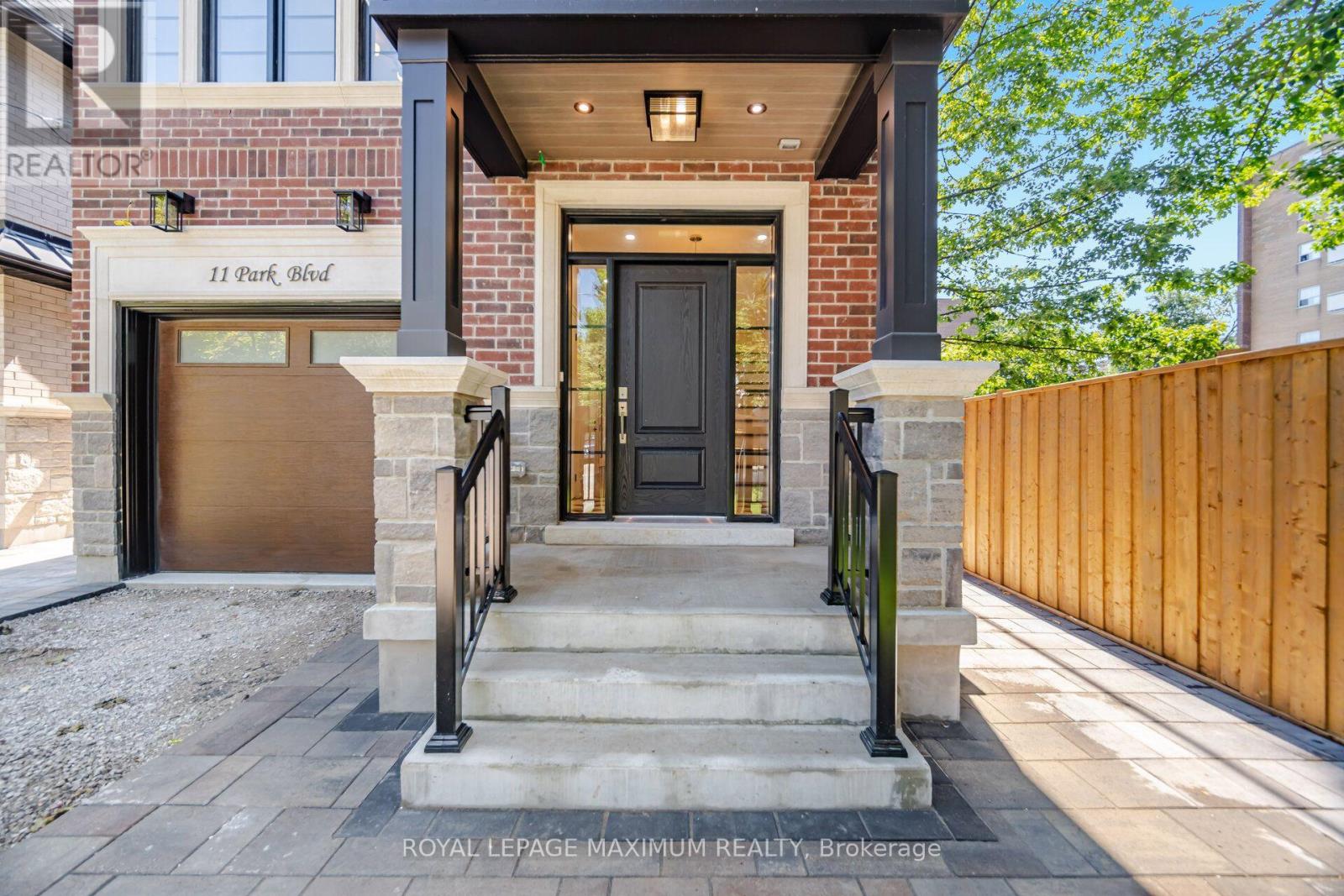 11 Park Boulevard, Toronto, Ontario  M8W 1G3 - Photo 2 - W13738880