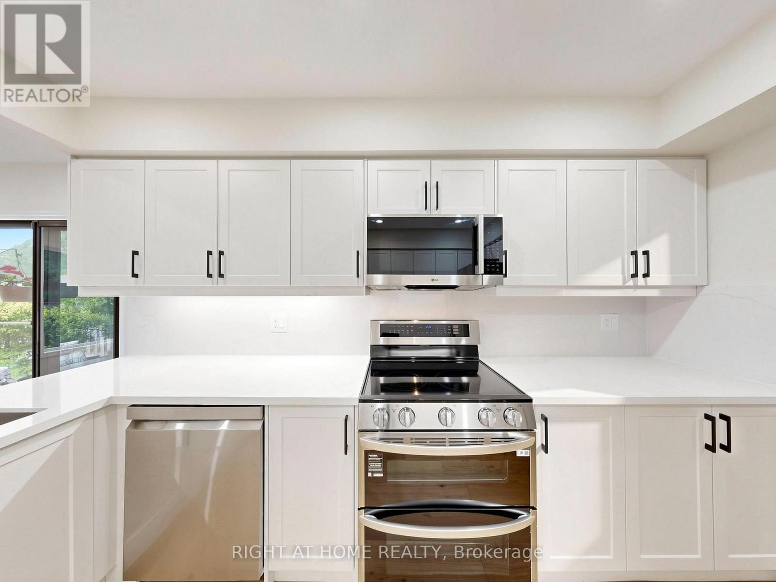 2920 Kingsway Drive, Oakville, Ontario  L6J 6R2 - Photo 17 - W13738934