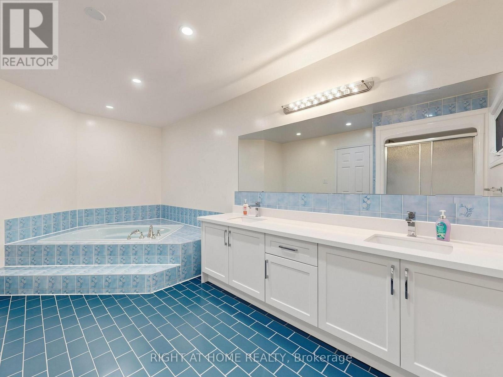 2920 Kingsway Drive, Oakville, Ontario  L6J 6R2 - Photo 23 - W13738934