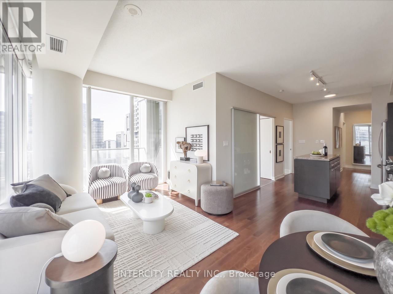 2503 - 126 SIMCOE STREET, Toronto, Ontario