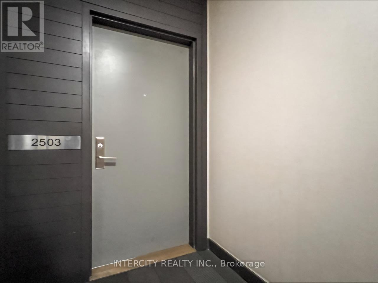 2503 - 126 Simcoe Street, Toronto, Ontario  M5H 4E6 - Photo 4 - C13738634