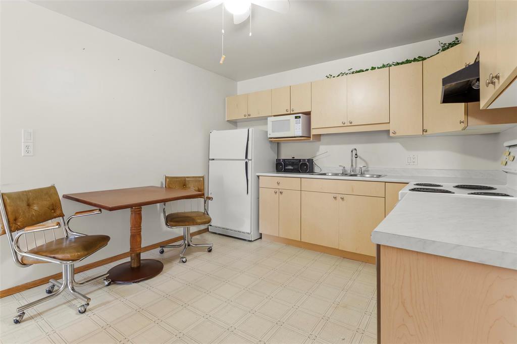 B 608 Main Street, Steinbach, Manitoba  R5G 0J9 - Photo 3 - 202622072