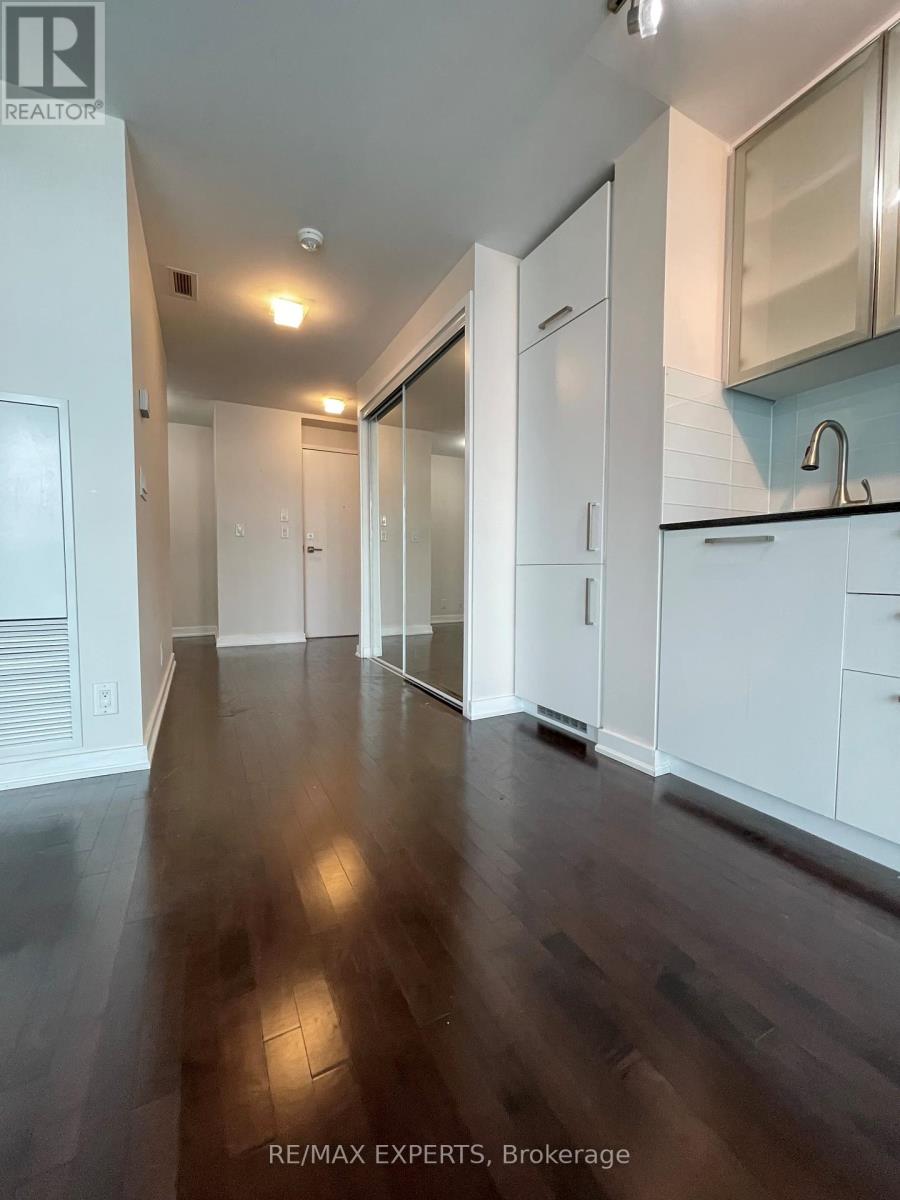1212 - 14 York Street, Toronto, Ontario  M5J 0A9 - Photo 3 - C13738956