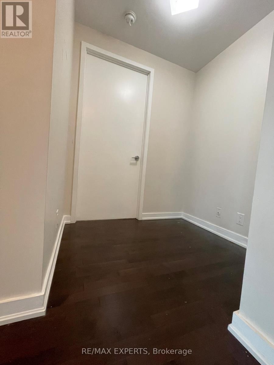 1212 - 14 York Street, Toronto, Ontario  M5J 0A9 - Photo 4 - C13738956